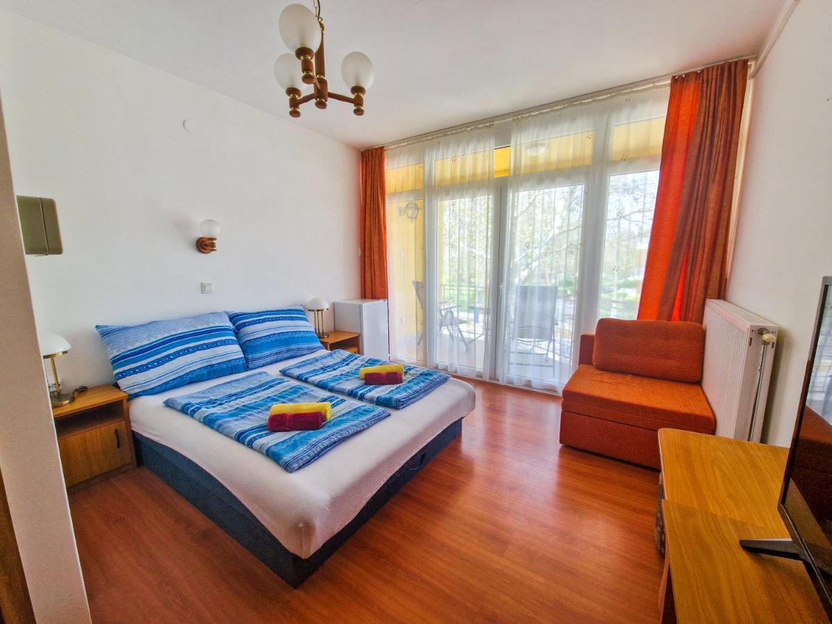 Weinberger Vendeghaz Hotel Zamardi Bagian luar foto
