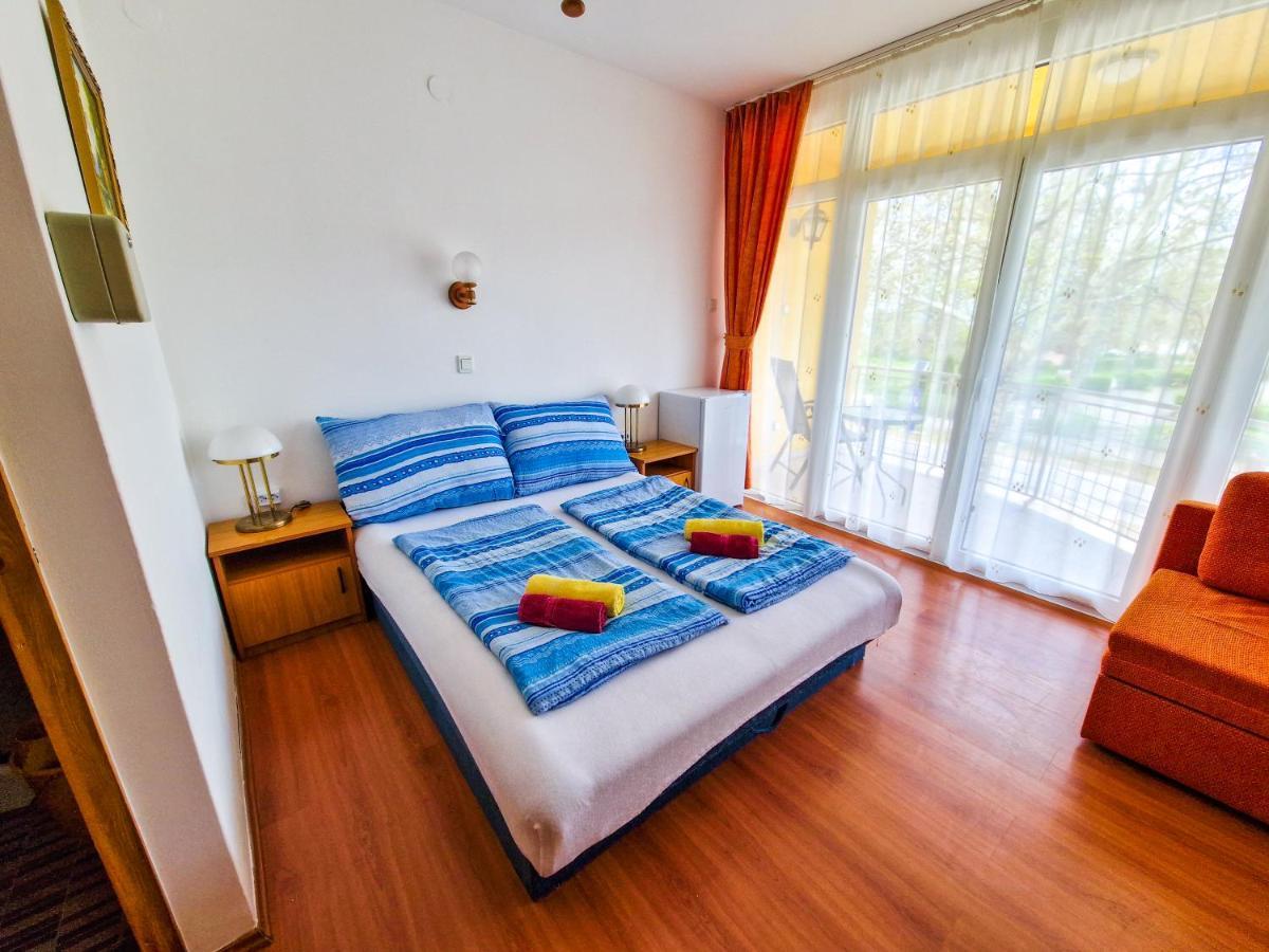 Weinberger Vendeghaz Hotel Zamardi Bagian luar foto
