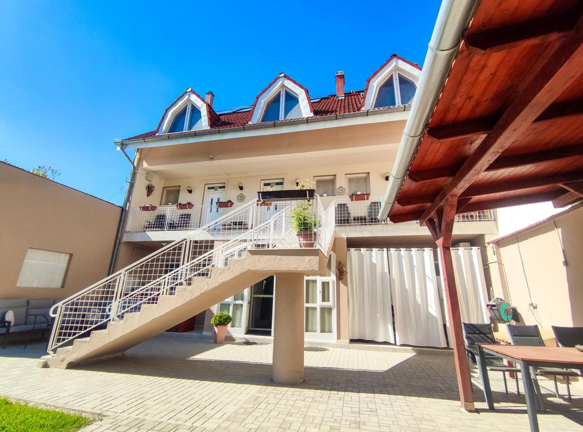 Weinberger Vendeghaz Hotel Zamardi Bagian luar foto