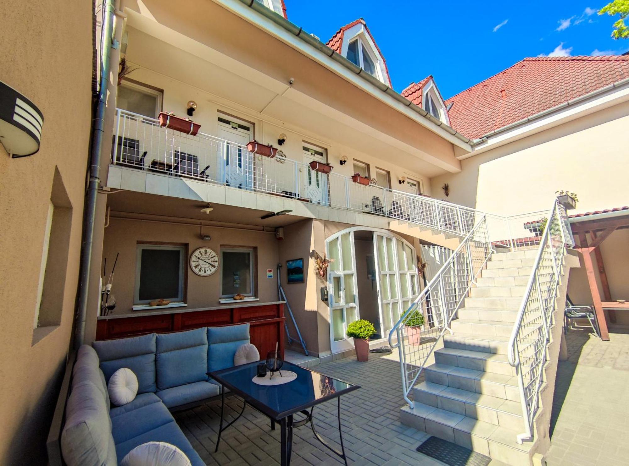 Weinberger Vendeghaz Hotel Zamardi Bagian luar foto