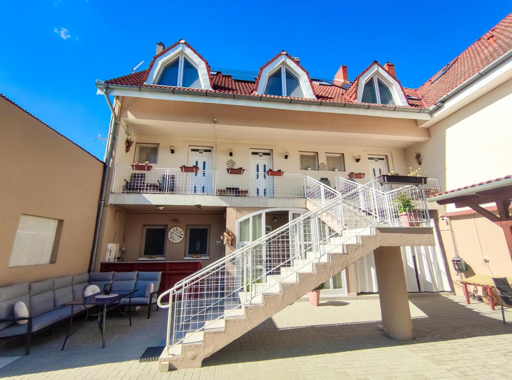 Weinberger Vendeghaz Hotel Zamardi Bagian luar foto