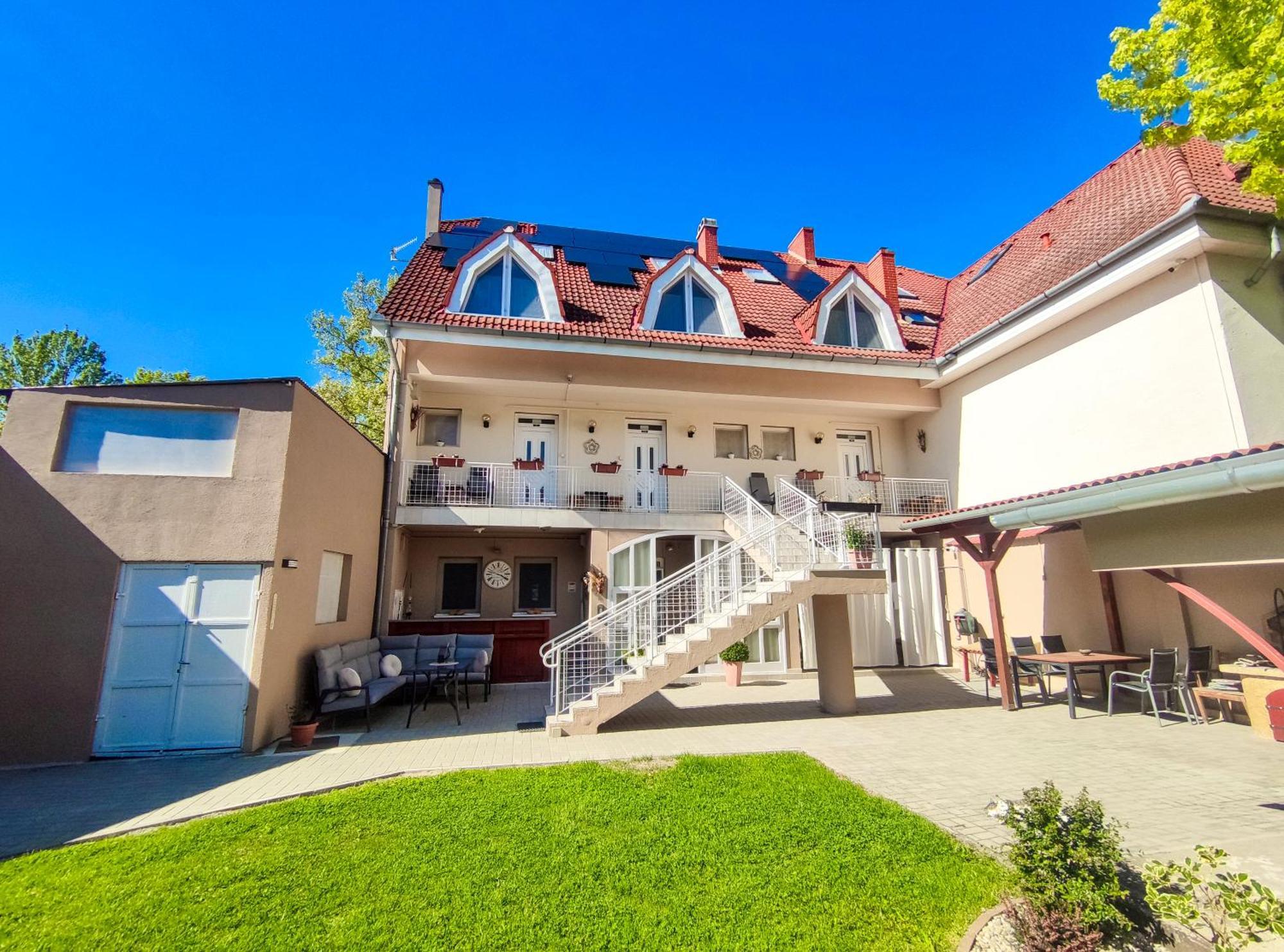 Weinberger Vendeghaz Hotel Zamardi Bagian luar foto