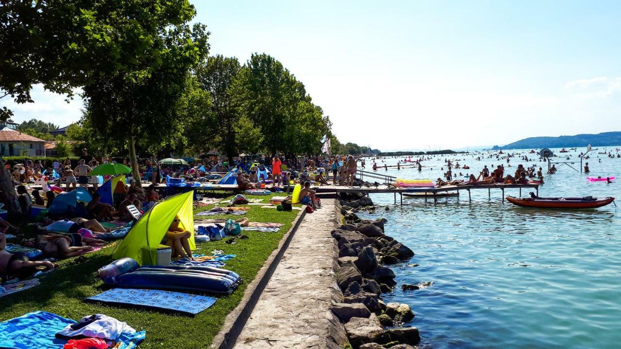 Weinberger Vendeghaz Hotel Zamardi Bagian luar foto